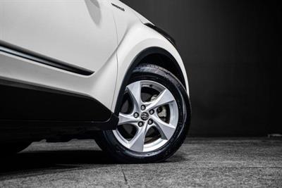 2018 Toyota C-HR - Thumbnail