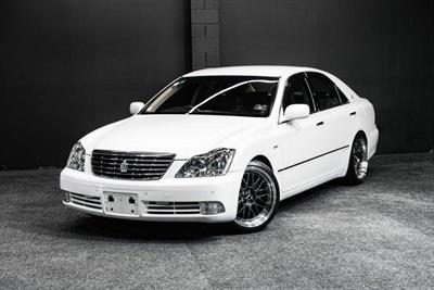 2004 Toyota Crown - Thumbnail