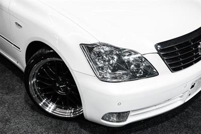 2004 Toyota Crown - Thumbnail