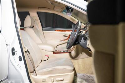 2004 Toyota Crown - Thumbnail