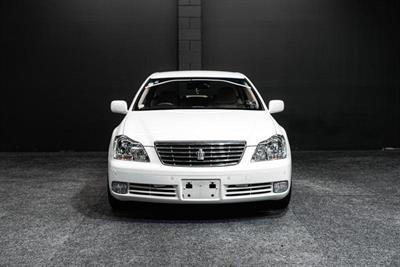 2004 Toyota Crown - Thumbnail