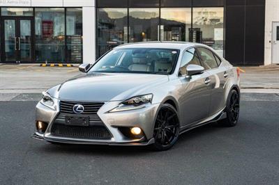 2013 Lexus IS 300h - Thumbnail