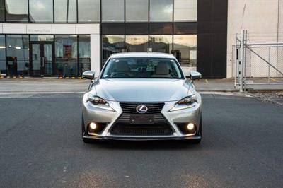 2013 Lexus IS 300h - Thumbnail