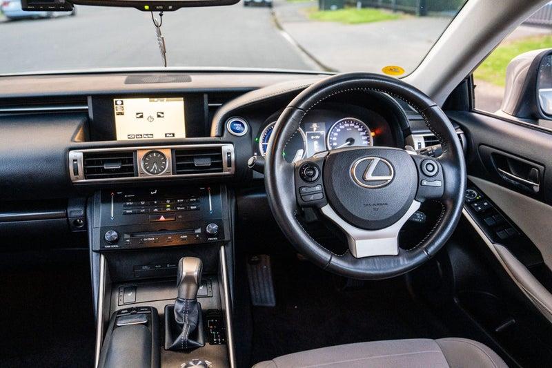 2013 Lexus IS 300h