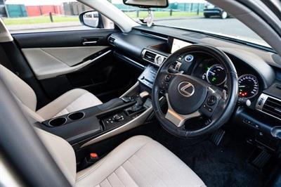 2013 Lexus IS 300h - Thumbnail