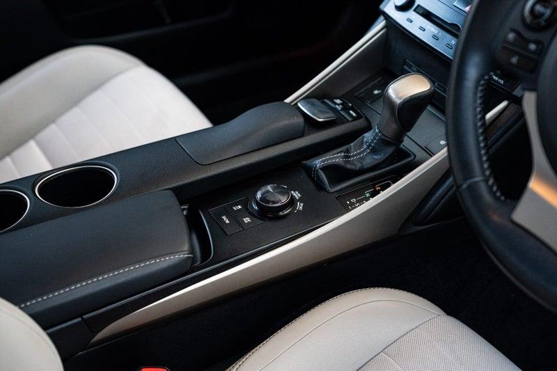 2013 Lexus IS 300h