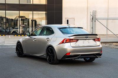 2013 Lexus IS 300h - Thumbnail