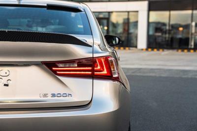 2013 Lexus IS 300h - Thumbnail