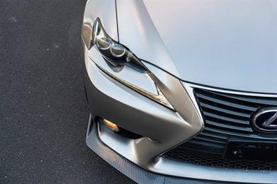 2013 Lexus IS 300h - Thumbnail