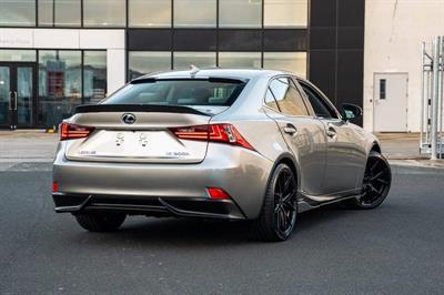 2013 Lexus IS 300h - Thumbnail