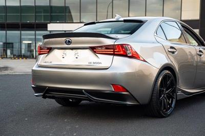 2013 Lexus IS 300h - Thumbnail