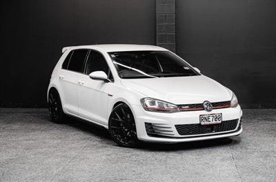 2014 Volkswagen Golf - Thumbnail