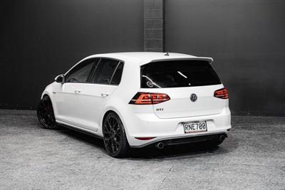 2014 Volkswagen Golf - Thumbnail