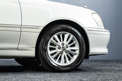 2003 Toyota Crown - Thumbnail