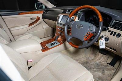 2004 Toyota Crown - Thumbnail