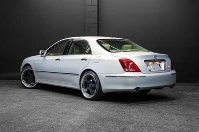 2004 Toyota Crown - Thumbnail