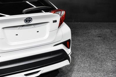 2017 Toyota C-HR - Thumbnail