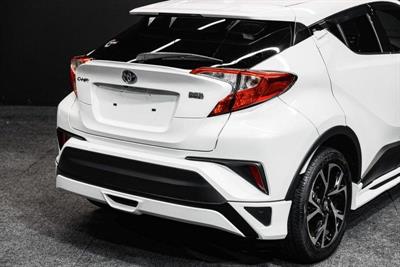 2017 Toyota C-HR - Thumbnail