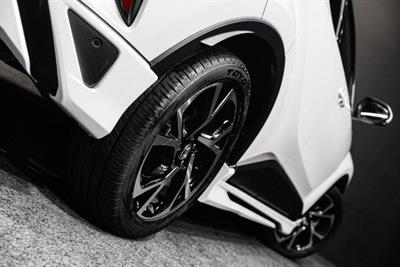 2017 Toyota C-HR - Thumbnail