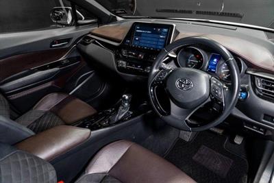 2017 Toyota C-HR - Thumbnail