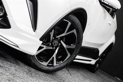 2017 Toyota C-HR - Thumbnail