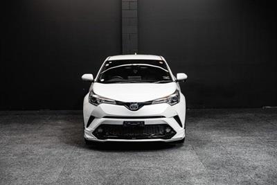 2017 Toyota C-HR - Thumbnail