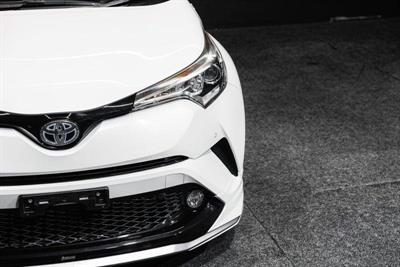 2017 Toyota C-HR - Thumbnail