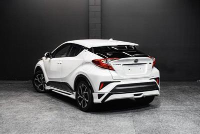 2017 Toyota C-HR - Thumbnail