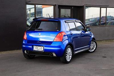 2010 Suzuki Swift - Thumbnail
