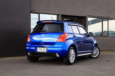 2010 Suzuki Swift - Thumbnail