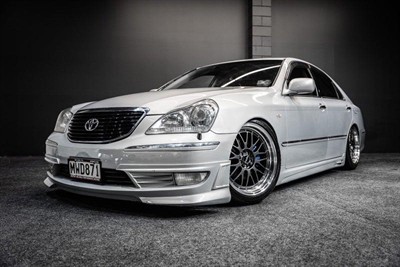 2005 Toyota Crown - Thumbnail