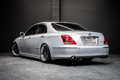 2005 Toyota Crown - Thumbnail