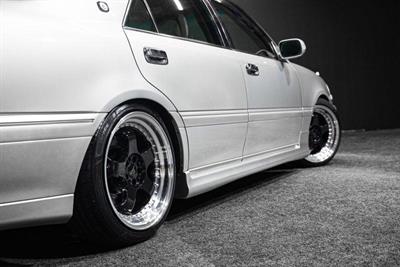 2001 Toyota Crown - Thumbnail