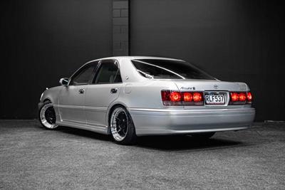 2001 Toyota Crown - Thumbnail