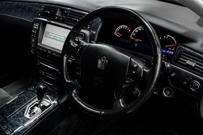 2005 Toyota Crown - Thumbnail