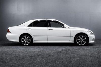 2005 Toyota Crown - Thumbnail