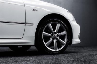 2005 Toyota Crown - Thumbnail