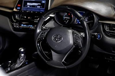 2017 Toyota C-HR - Thumbnail