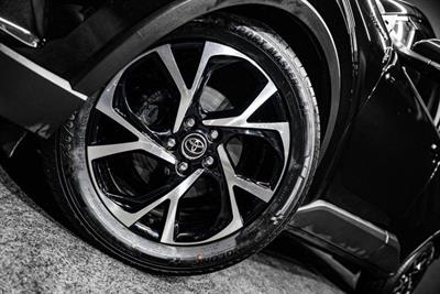 2017 Toyota C-HR - Thumbnail
