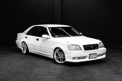 2001 Toyota Crown - Thumbnail