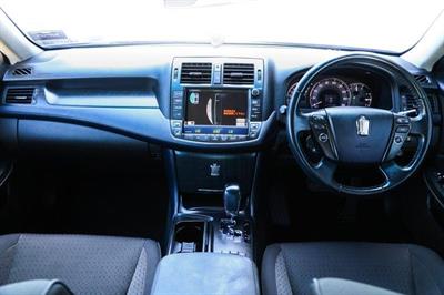 2010 Toyota Crown - Thumbnail