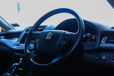 2010 Toyota Crown - Thumbnail