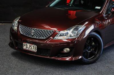 2010 Toyota Crown - Thumbnail