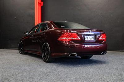 2010 Toyota Crown - Thumbnail