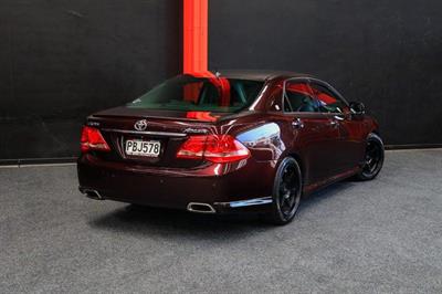 2010 Toyota Crown - Thumbnail