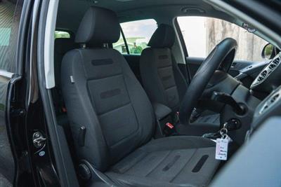 2009 Volkswagen Tiguan - Thumbnail