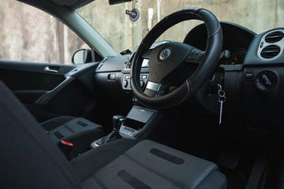 2009 Volkswagen Tiguan - Thumbnail