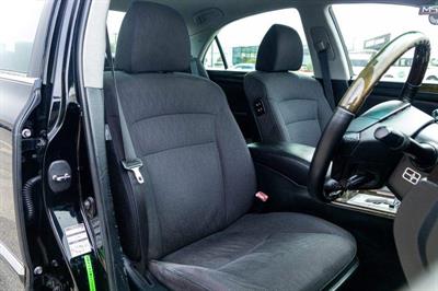 2004 Toyota Crown - Thumbnail
