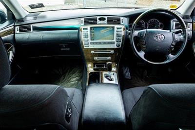 2004 Toyota Crown - Thumbnail