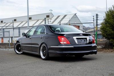 2004 Toyota Crown - Thumbnail